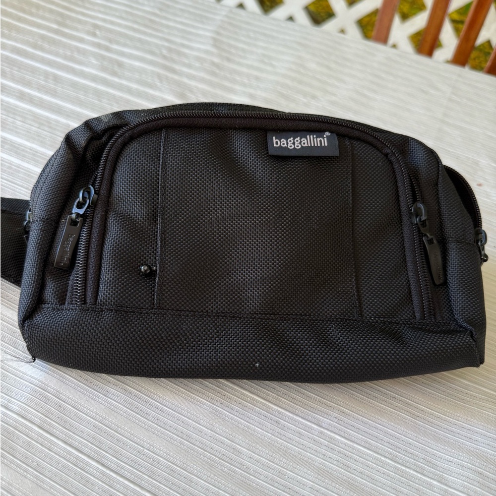 Baggallini Black Belt Bag with Sleek Design and Adjustable Straps
